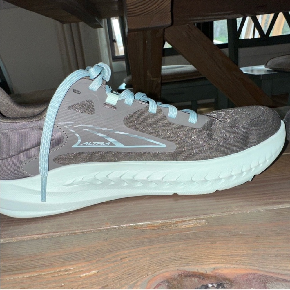 Like NEW!! Altra Athletic Shoes in Grey and Mint green